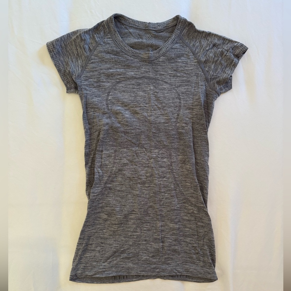 Swiftly Tech Short-Sleeve Shirt 2.0
Hip Length Gray